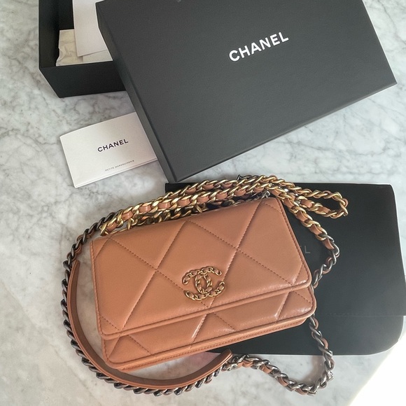 Chanel 19 WOC brown - Picture 3 of 14